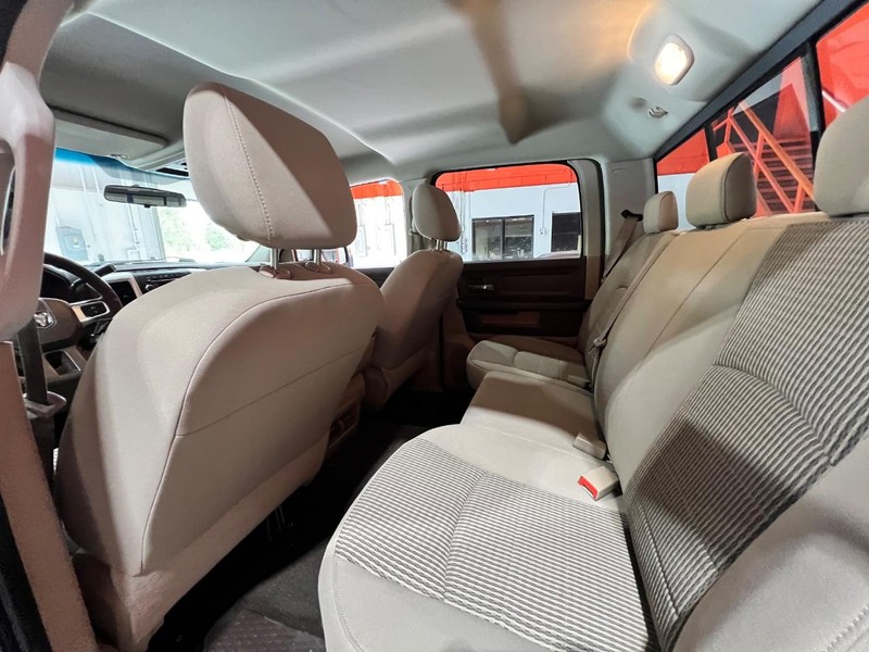 2009 Dodge Ram SLT photo 12