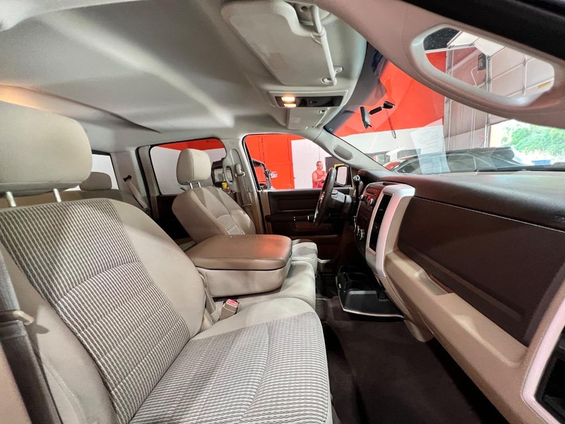 2009 Dodge Ram SLT photo 17