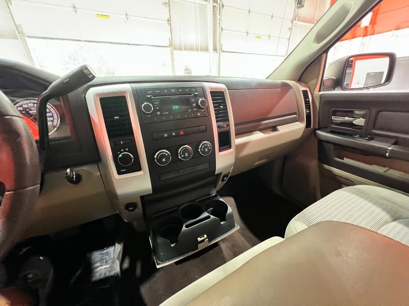 2009 Dodge Ram SLT photo 19