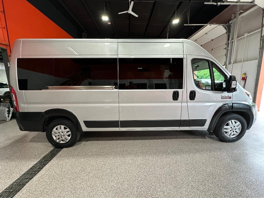 Ram ProMaster Window Van Vehicle Full-screen Gallery Image 2