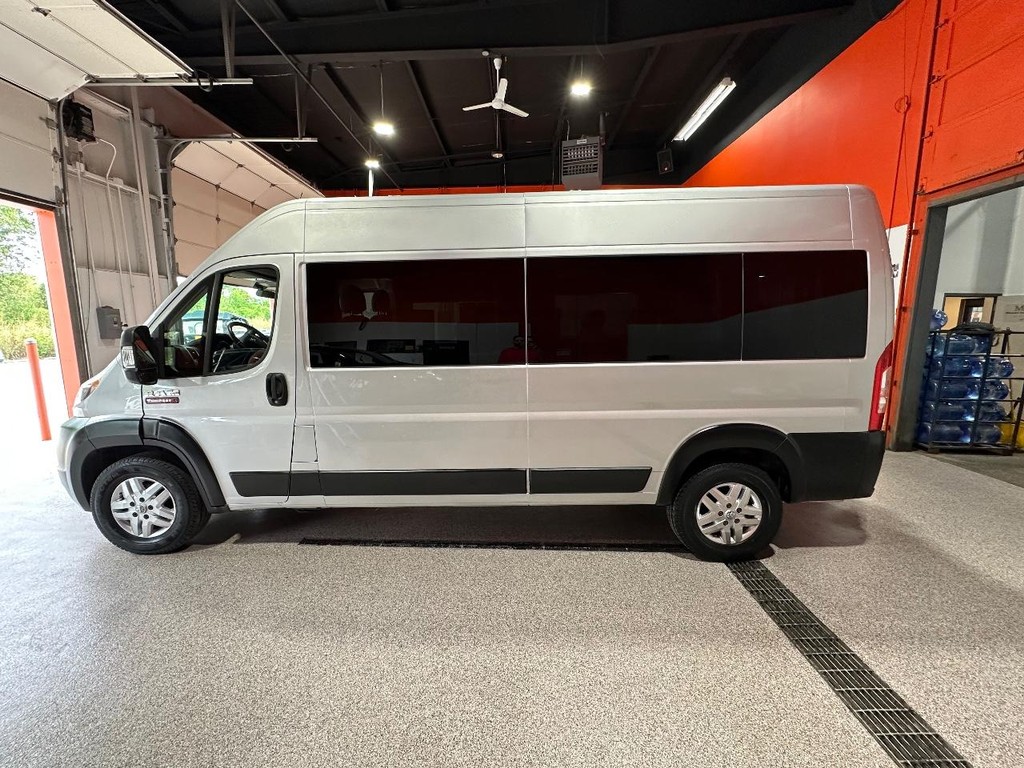 Ram ProMaster Window Van Vehicle Full-screen Gallery Image 8