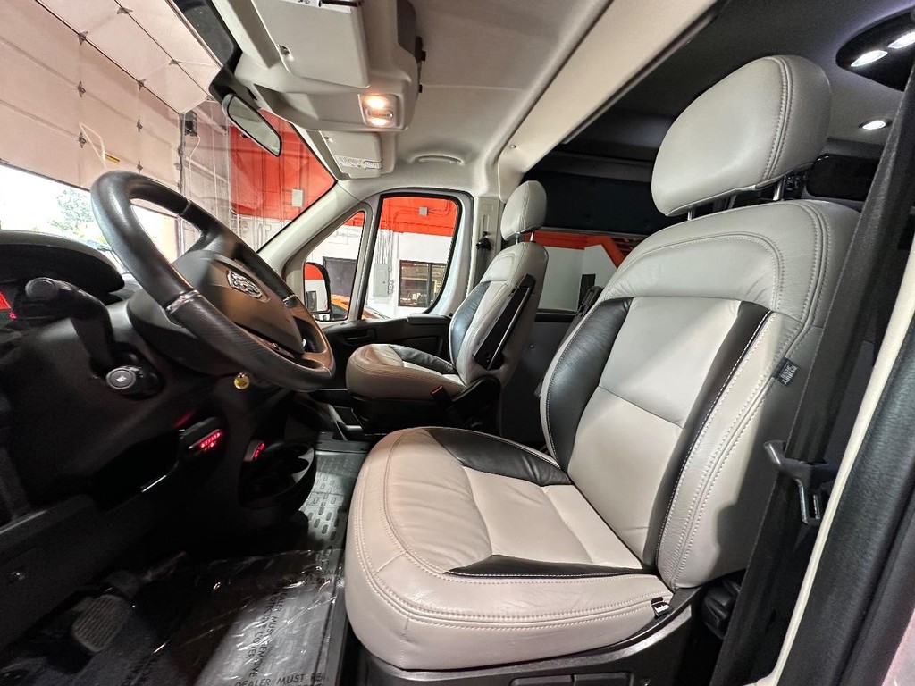 Ram ProMaster Window Van Vehicle Full-screen Gallery Image 9