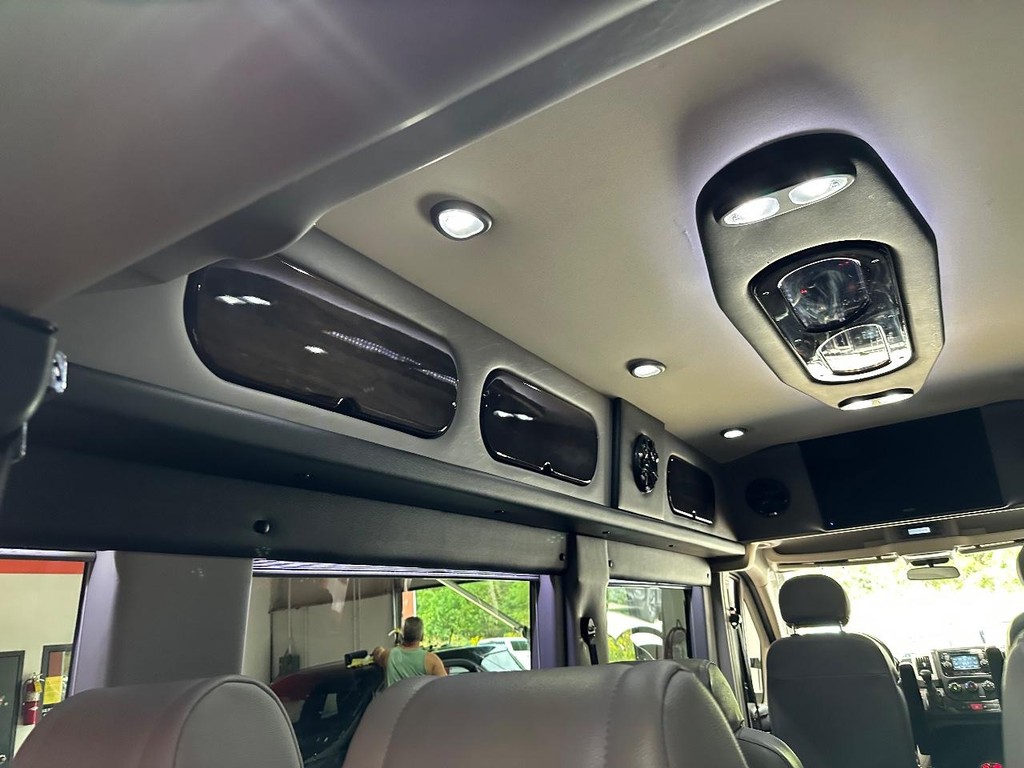 Ram ProMaster Window Van Vehicle Full-screen Gallery Image 16