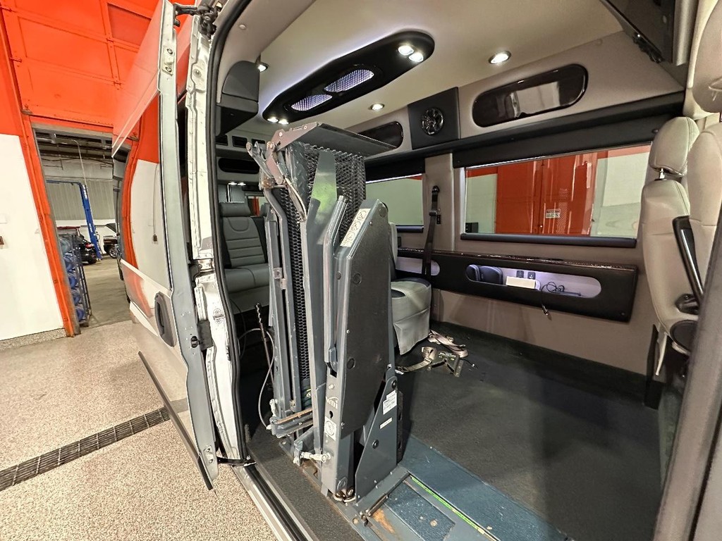 Ram ProMaster Window Van Vehicle Full-screen Gallery Image 21