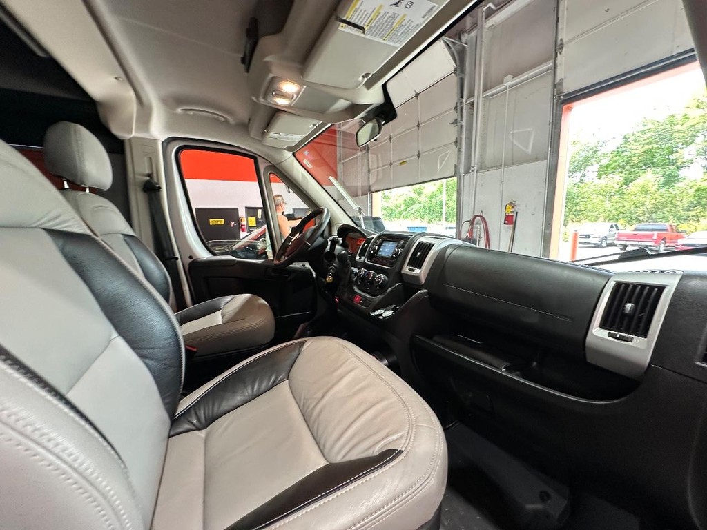 Ram ProMaster Window Van Vehicle Full-screen Gallery Image 23