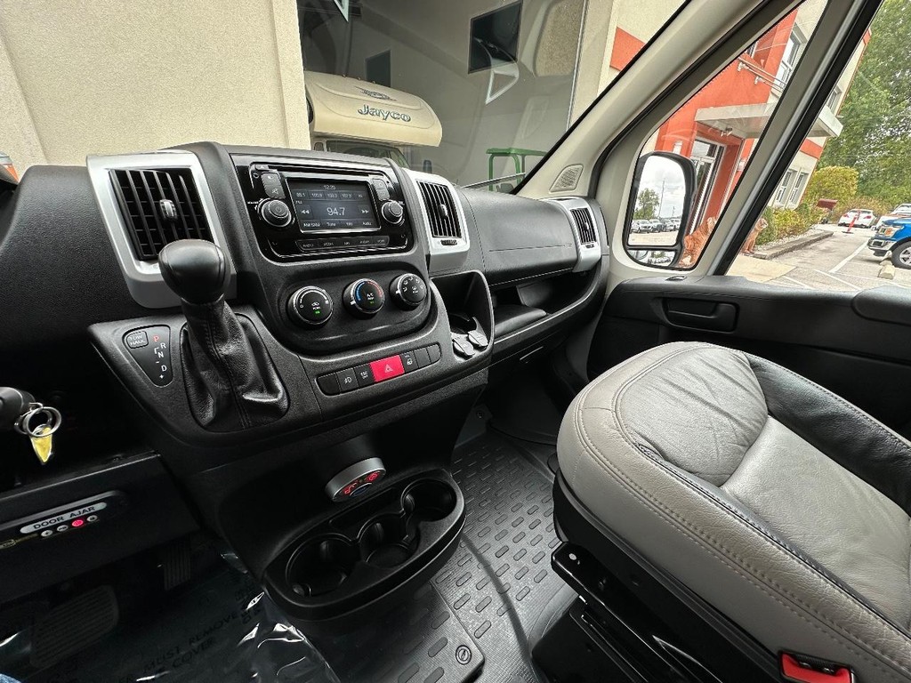 Ram ProMaster Window Van Vehicle Full-screen Gallery Image 30