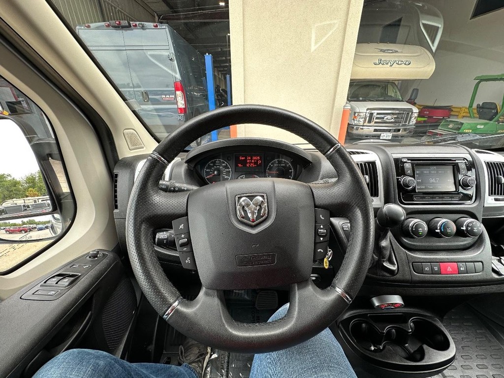 Ram ProMaster Window Van Vehicle Full-screen Gallery Image 32