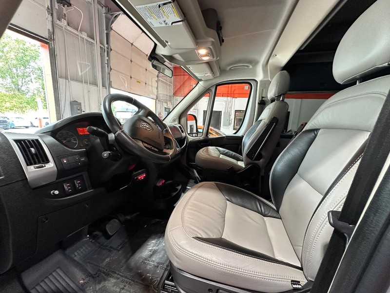 Ram ProMaster Window Van Vehicle Full-screen Gallery Image 10