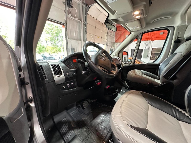 Ram ProMaster Window Van Vehicle Full-screen Gallery Image 14