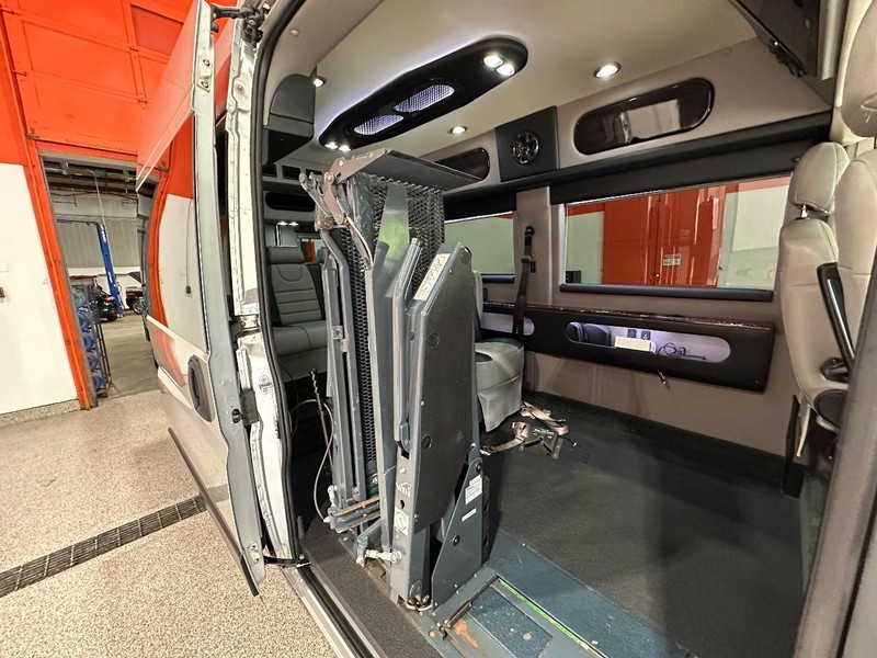 Ram ProMaster Window Van Vehicle Full-screen Gallery Image 21