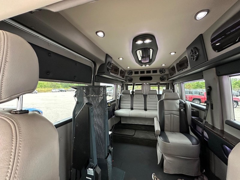 Ram ProMaster Window Van Vehicle Full-screen Gallery Image 33