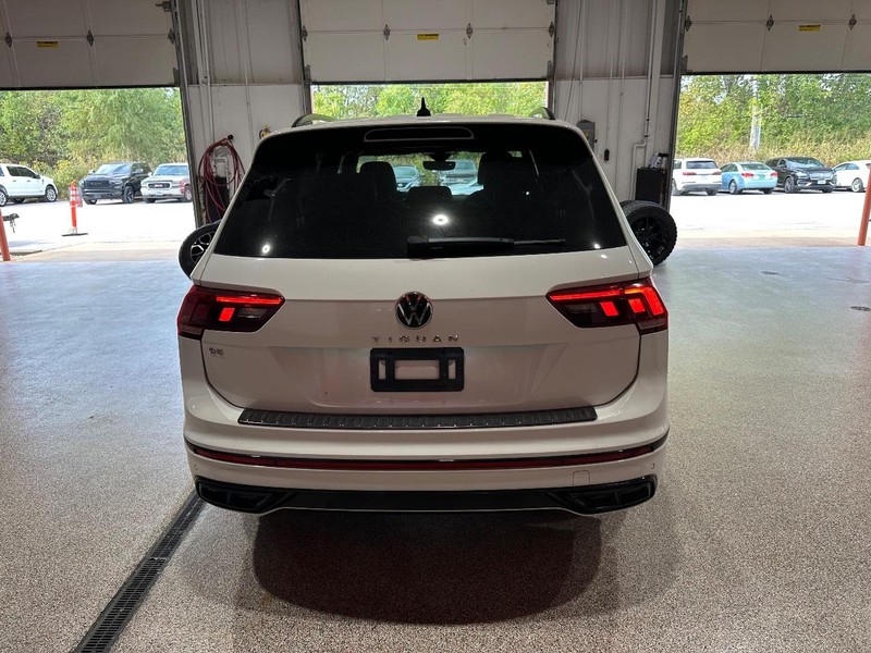 2022 Volkswagen Tiguan SE R-Line Black photo 2