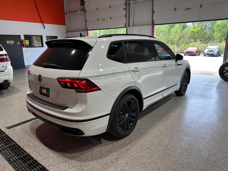 2022 Volkswagen Tiguan SE R-Line Black photo 3