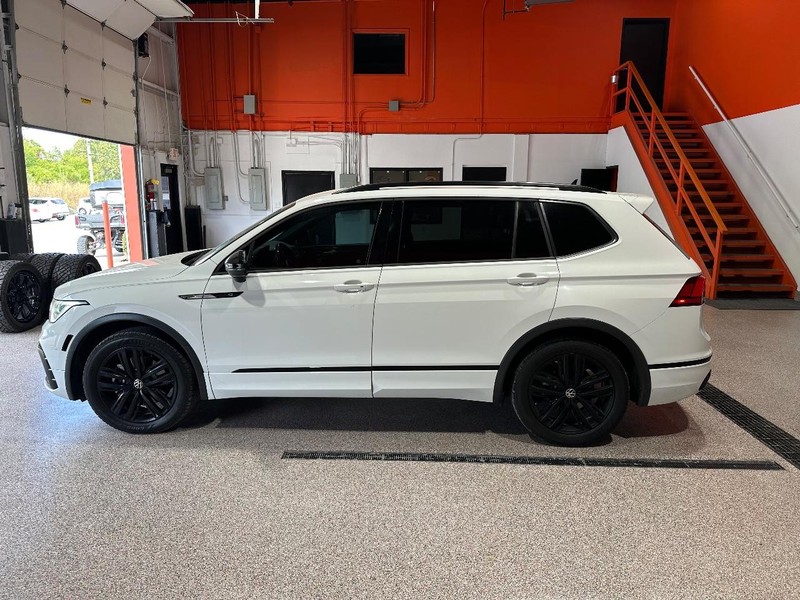 Volkswagen Tiguan Vehicle Full-screen Gallery Image 6