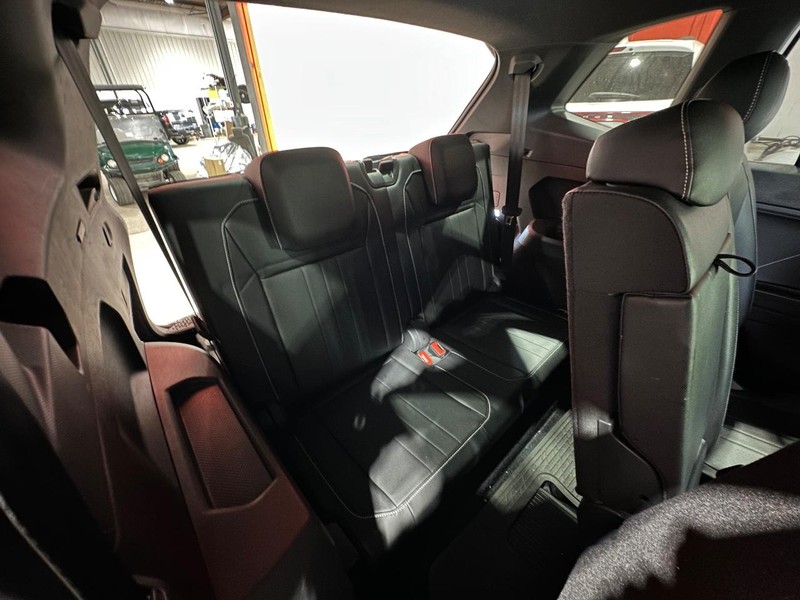 Volkswagen Tiguan Vehicle Full-screen Gallery Image 14