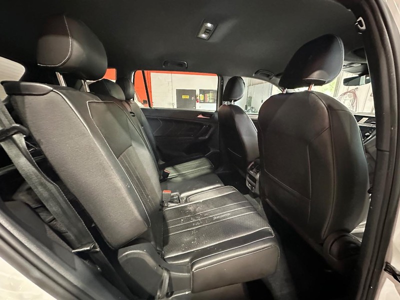 Volkswagen Tiguan Vehicle Full-screen Gallery Image 16