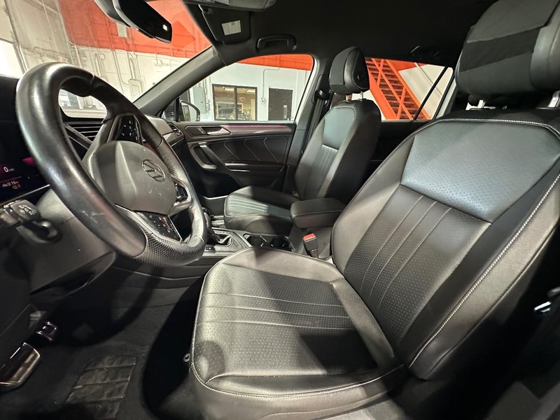 Volkswagen Tiguan Vehicle Full-screen Gallery Image 18