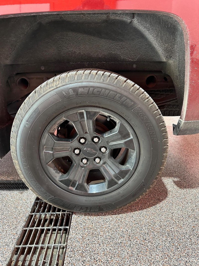 Chevrolet Silverado 1500 Vehicle Full-screen Gallery Image 12