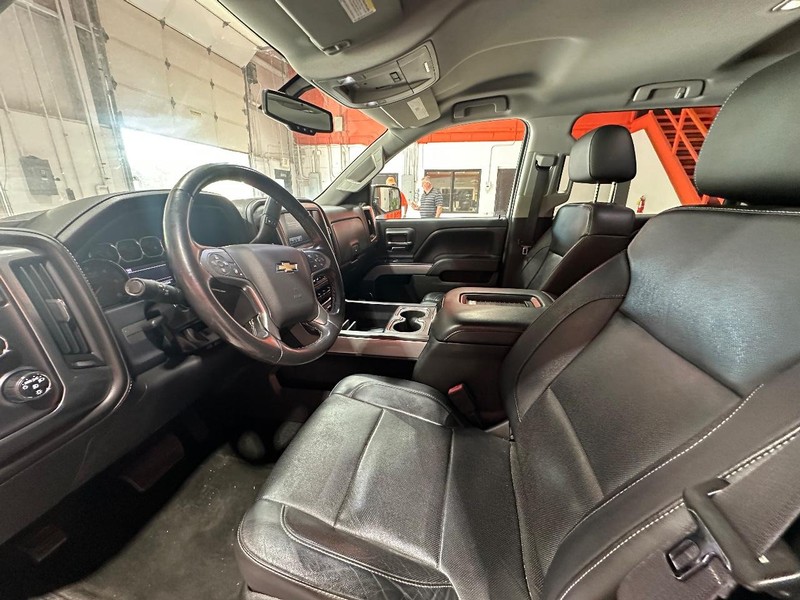 Chevrolet Silverado 1500 Vehicle Full-screen Gallery Image 13