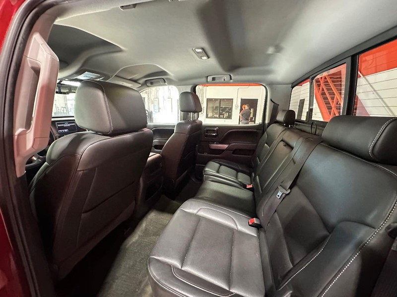 Chevrolet Silverado 1500 Vehicle Full-screen Gallery Image 14