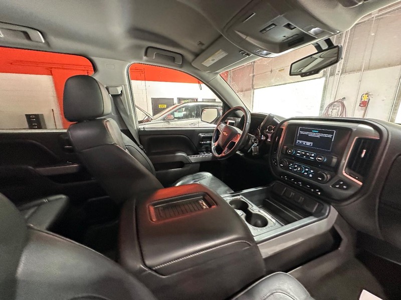 Chevrolet Silverado 1500 Vehicle Full-screen Gallery Image 16