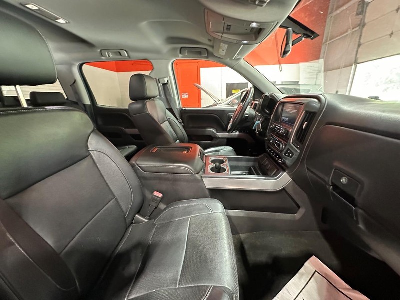 Chevrolet Silverado 1500 Vehicle Full-screen Gallery Image 17