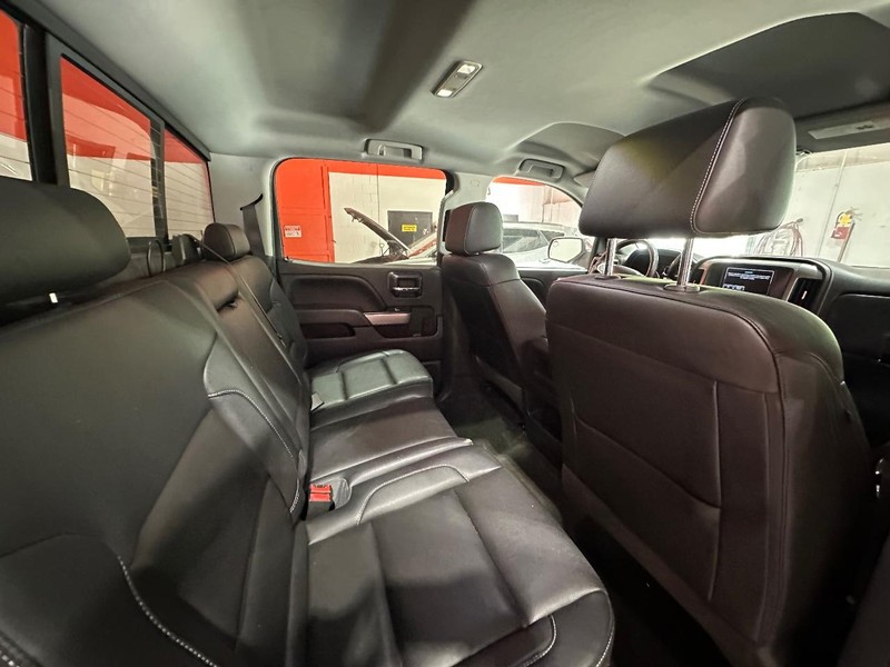 Chevrolet Silverado 1500 Vehicle Full-screen Gallery Image 18