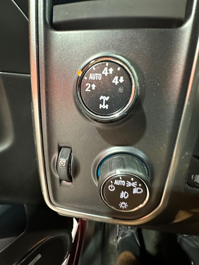 Chevrolet Silverado 1500 Vehicle Full-screen Gallery Image 22