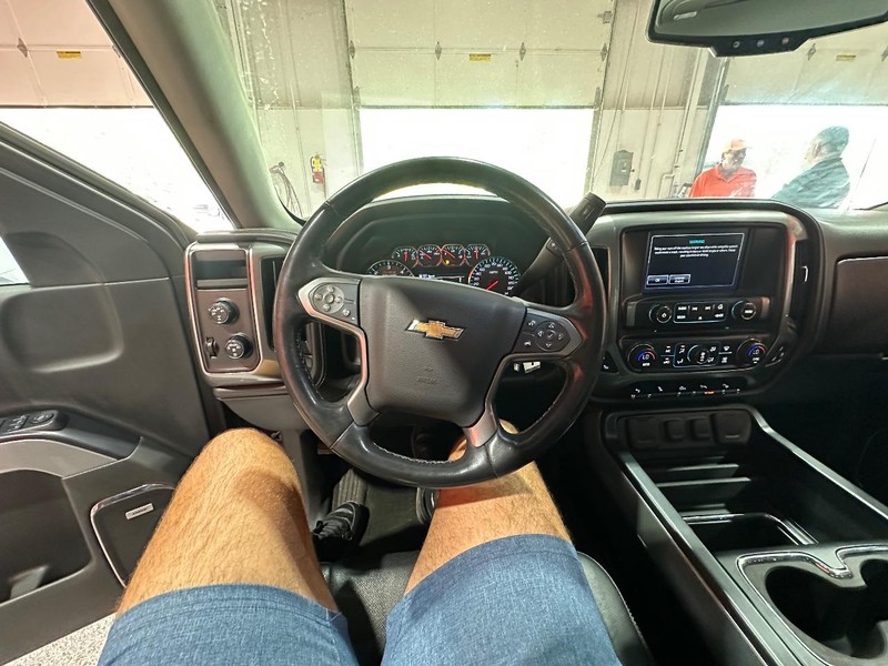 Chevrolet Silverado 1500 Vehicle Full-screen Gallery Image 23