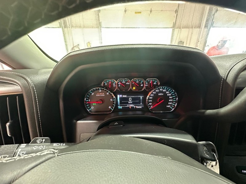 Chevrolet Silverado 1500 Vehicle Full-screen Gallery Image 24