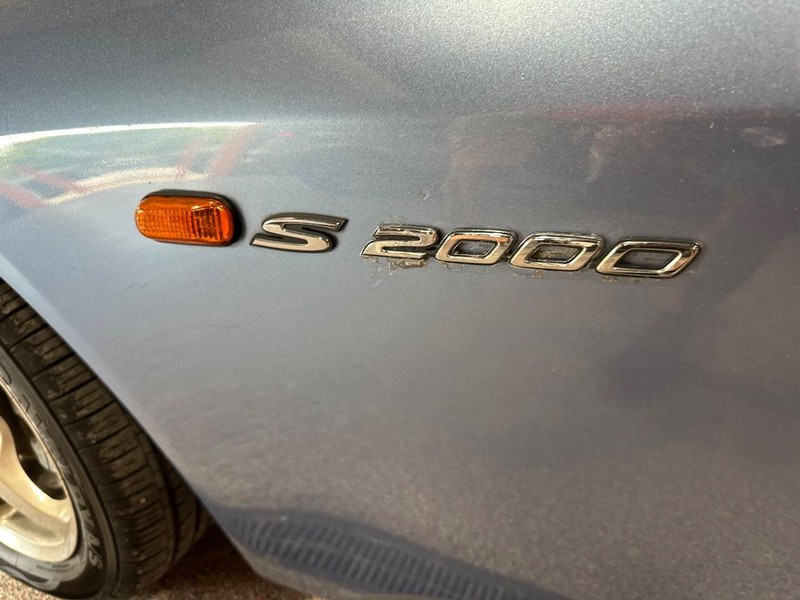 Honda S2000 Vehicle Full-screen Gallery Image 10