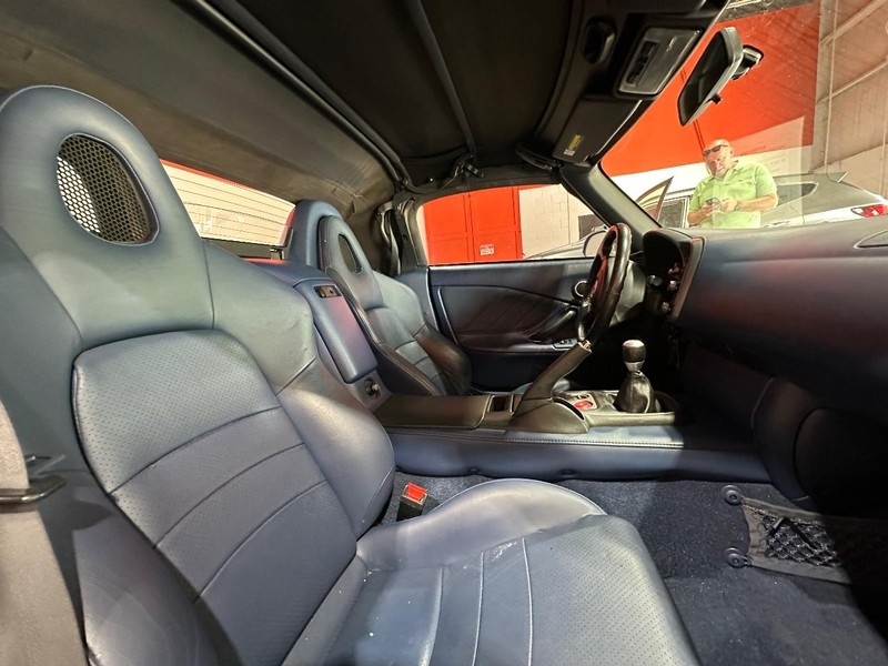 Honda S2000 Vehicle Full-screen Gallery Image 19