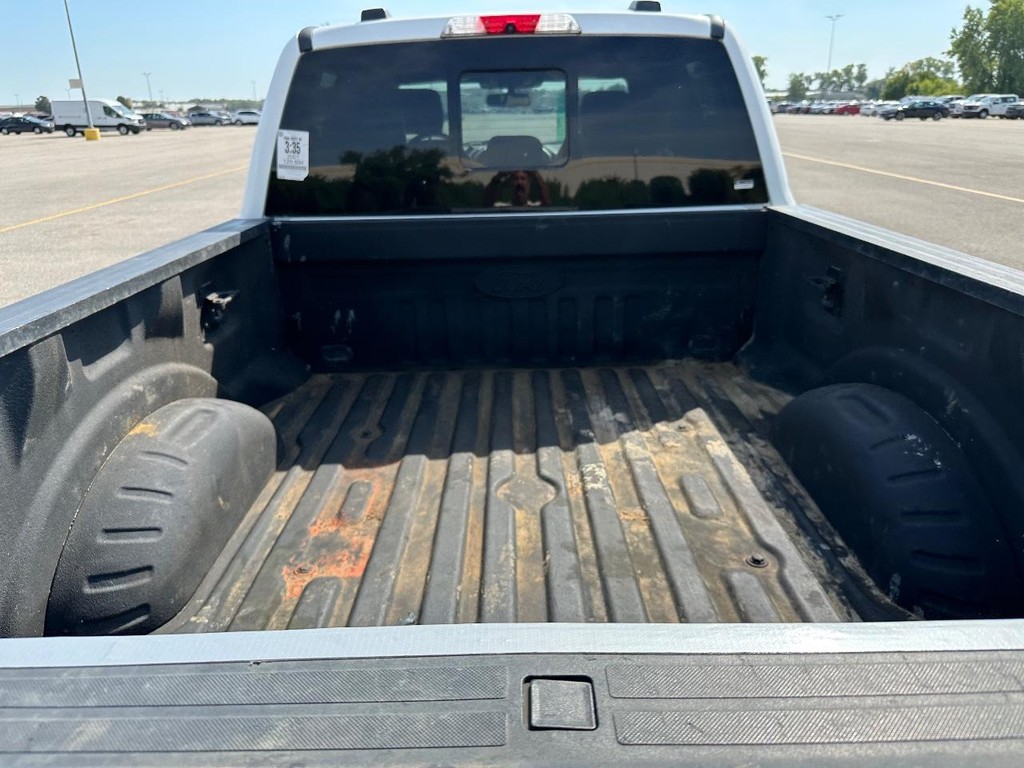 Ford Super Duty F-250 SRW Vehicle Full-screen Gallery Image 6