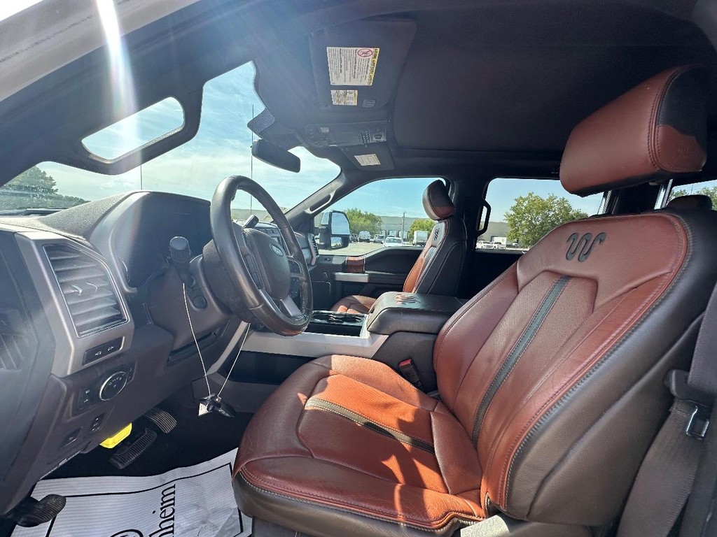 Ford Super Duty F-250 SRW Vehicle Full-screen Gallery Image 16