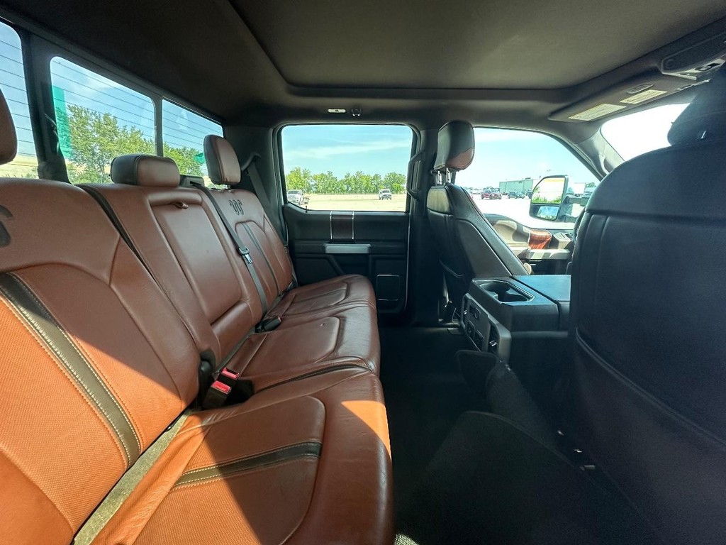 Ford Super Duty F-250 SRW Vehicle Full-screen Gallery Image 17