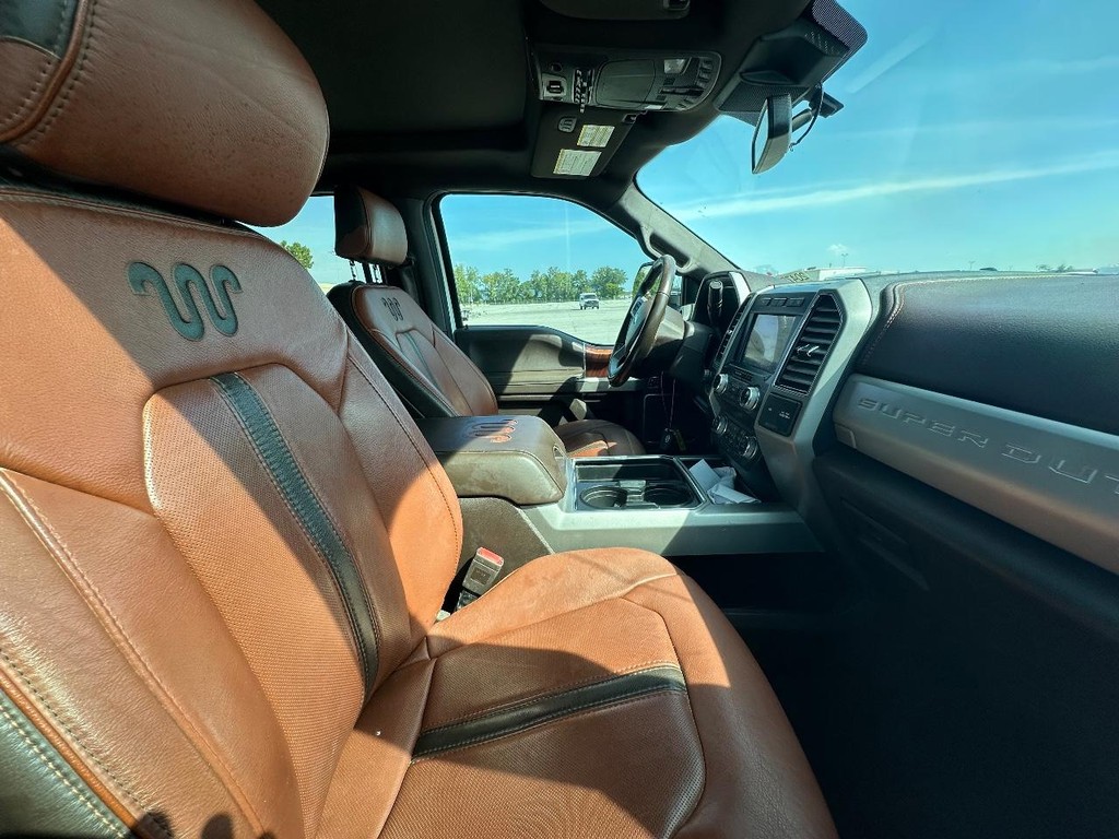 Ford Super Duty F-250 SRW Vehicle Full-screen Gallery Image 18