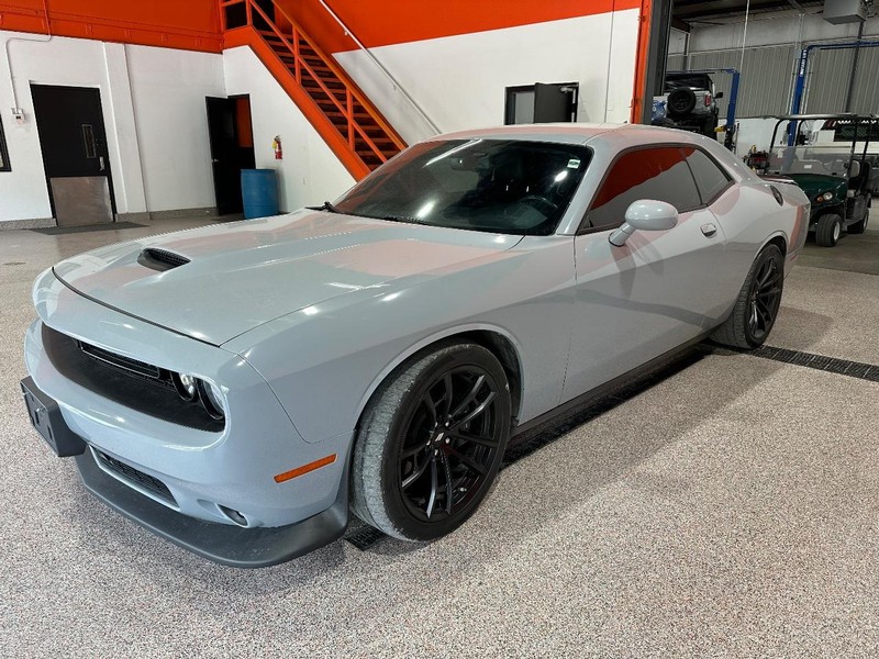 Dodge Challenger Vehicle Full-screen Gallery Image 07