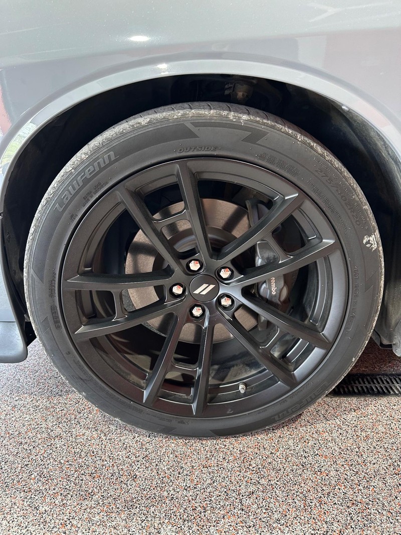 Dodge Challenger Vehicle Full-screen Gallery Image 11