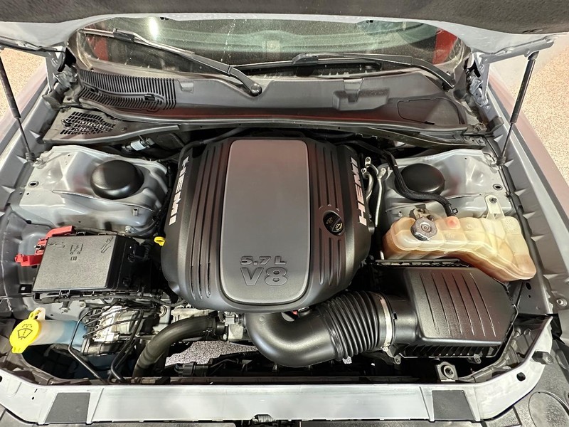 Dodge Challenger Vehicle Full-screen Gallery Image 18