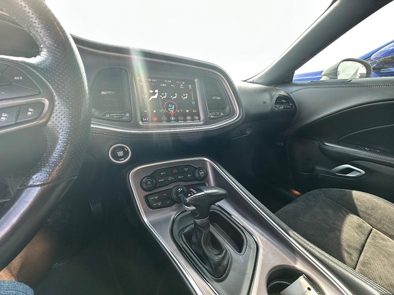 Dodge Challenger Vehicle Full-screen Gallery Image 25