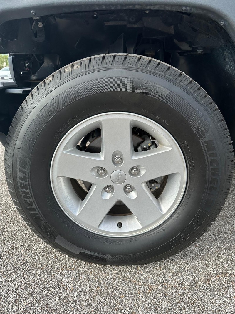 Jeep Wrangler JK Unlimited Vehicle Full-screen Gallery Image 7