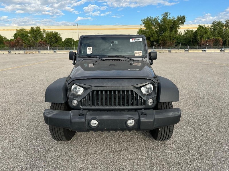 Jeep Wrangler JK Unlimited Vehicle Full-screen Gallery Image 8