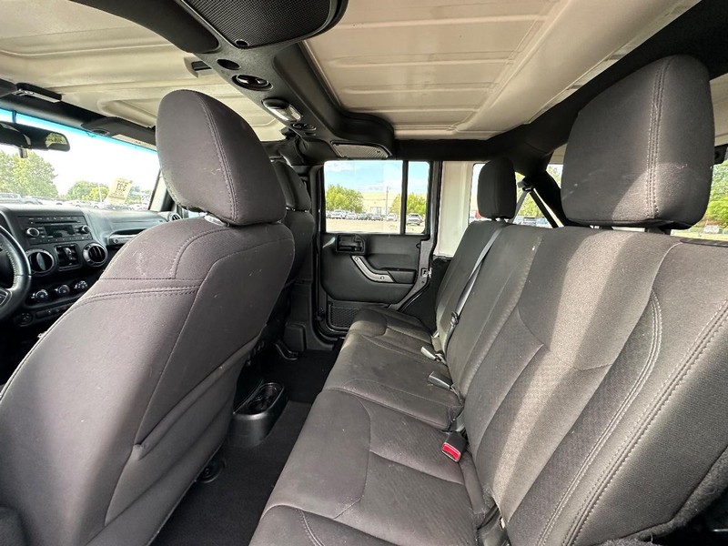 Jeep Wrangler JK Unlimited Vehicle Full-screen Gallery Image 11