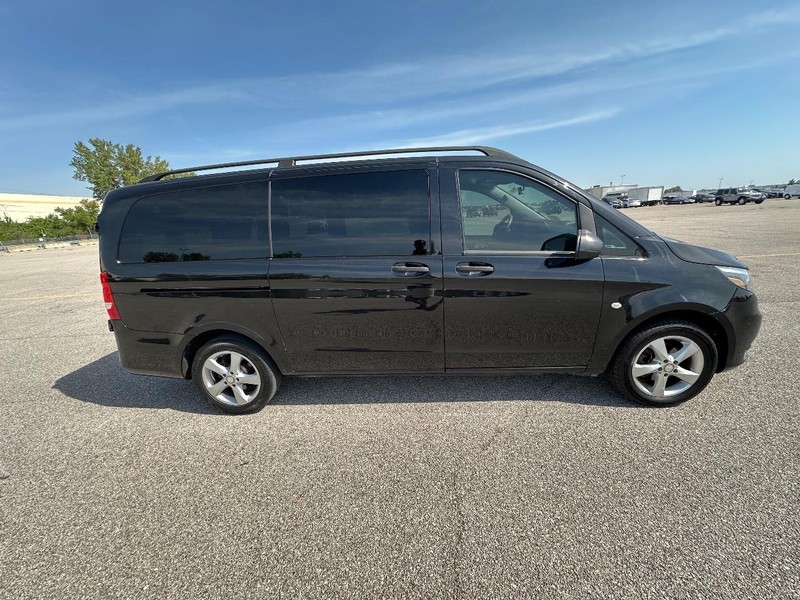 2018 Mercedes Benz Metris Van Passenger photo 2