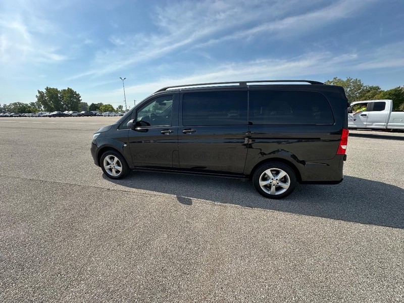 Mercedes-Benz Metris Passenger Van Vehicle Full-screen Gallery Image 5