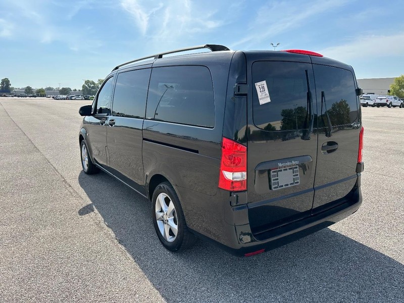 Mercedes-Benz Metris Passenger Van Vehicle Full-screen Gallery Image 6