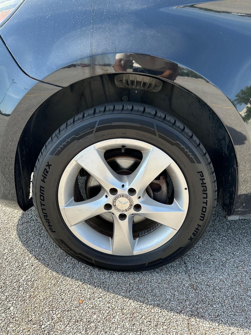 Mercedes-Benz Metris Passenger Van Vehicle Full-screen Gallery Image 8