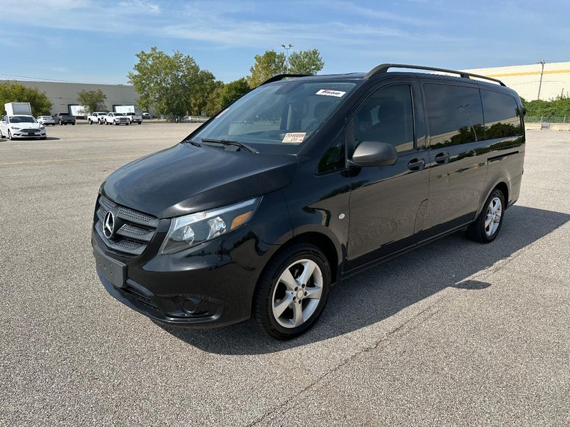 Mercedes-Benz Metris Passenger Van Vehicle Full-screen Gallery Image 10