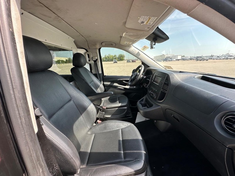 Mercedes-Benz Metris Passenger Van Vehicle Full-screen Gallery Image 14