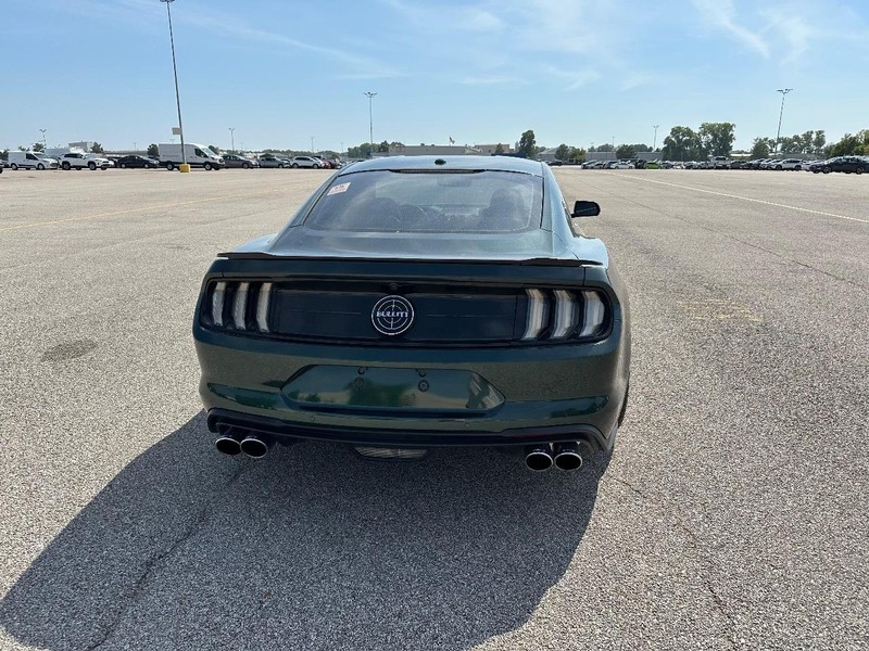 Ford Mustang Vehicle Full-screen Gallery Image 6